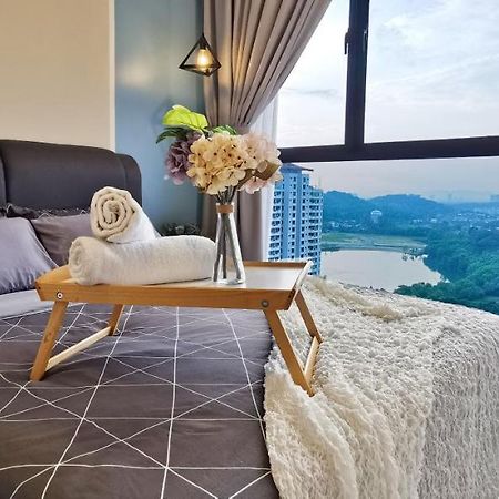 Astetica Pool & Lake View High Floor 100Mbps Wifi Netflix Seri Kembangan Eksteriør billede