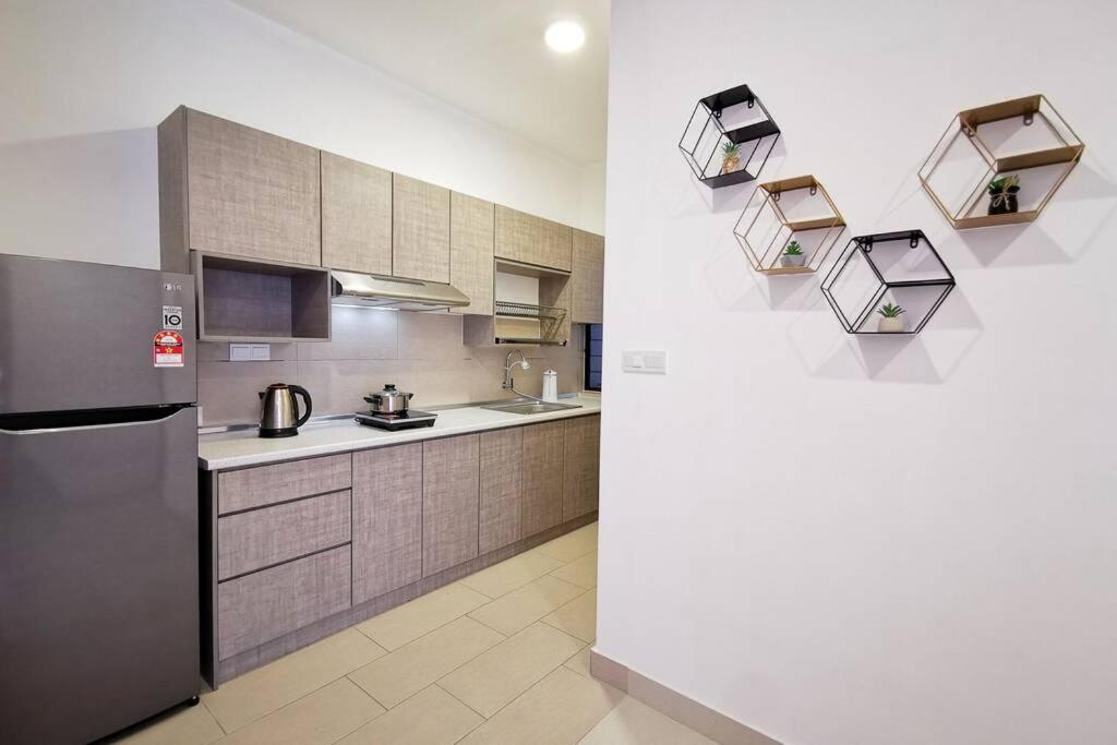 Astetica Pool & Lake View High Floor 100Mbps Wifi Netflix Seri Kembangan Eksteriør billede