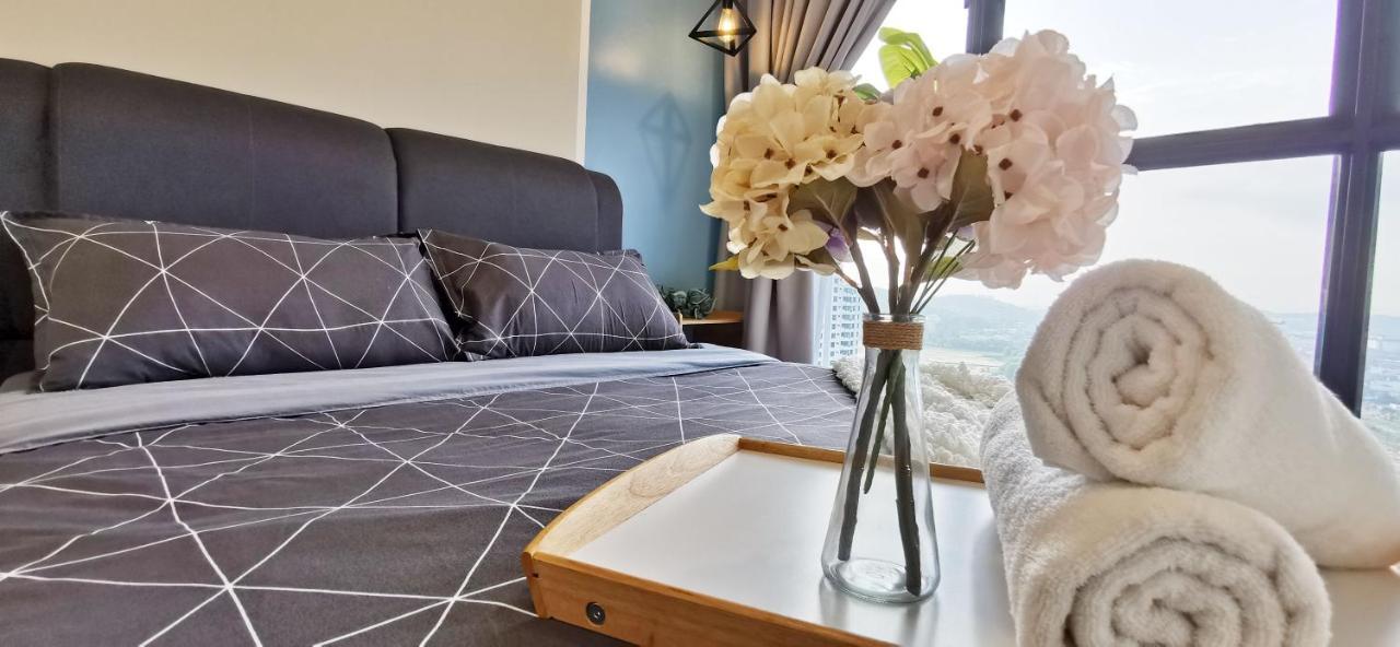 Astetica Pool & Lake View High Floor 100Mbps Wifi Netflix Seri Kembangan Eksteriør billede